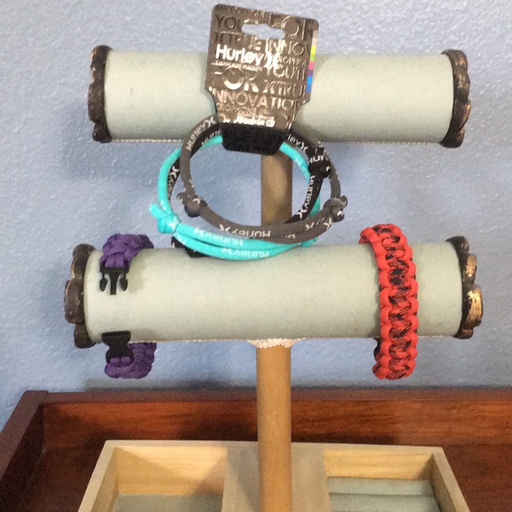 5 bracelets could me worn by men, woman or kids